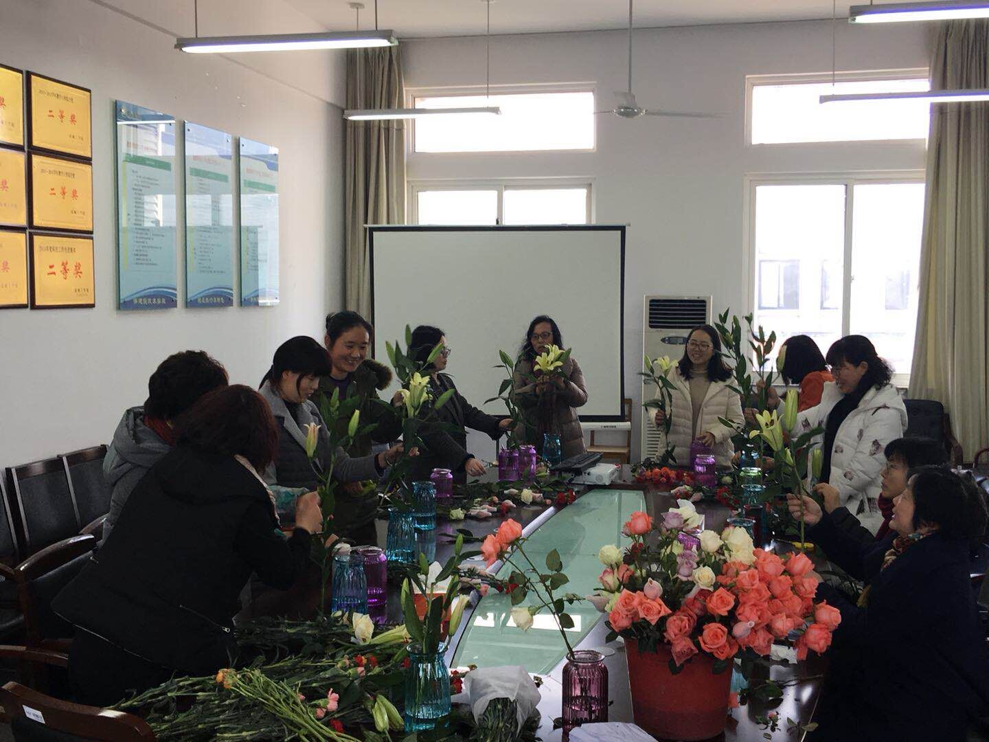 suncitygroup太阳新城女教师上得了讲堂,做得了科研,插得了花,棒棒哒! suncitygroup太阳新城女教师上得了讲堂,做得了科研,插得了花,棒棒哒!